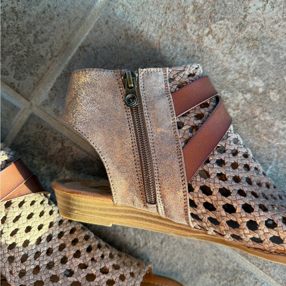 Stylish Coppery Gold Woven Sandals with leather straps - Picture 4 of 5